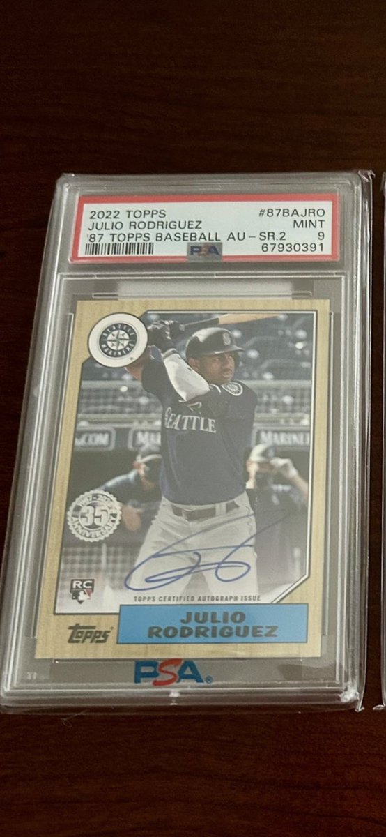 PB_JSingleton's tweet image. Last 2 sales $249-299. Take mine for $210 shipped 
@PlusCards @HobbyRetweet_