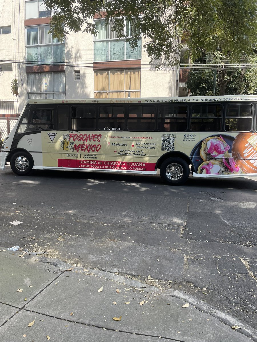 ginarpb's tweet photo. @VigimoviCDMX @LaSEMOVI @UCS_GCDMX @MixcoacAvanza HERMOSO!!! Dos choferes de la Ruta 27 (reportada 1000 veces) con incidente de choque peleando en la esquina de Piombo e Ingres, mientras sus camiones estorbando cocheras y paso peatonal…HASTA CUÁNDO??? https://t.co/aBcL12xRk7