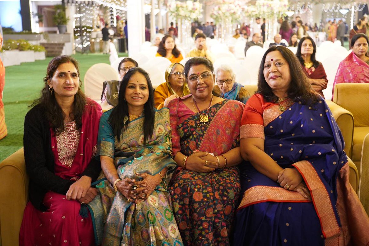 आज रात्रि जबलपुर में मेरे मित्र श्री राजेश जैन और श्रीमती मनीषा जी की सुपुत्री सौ.का. कृति संग चिरंजीव अमन के विवाह समारोह में शामिल होकर नव दंपत्ति को सुखद वैवाहिक जीवन हेतु शुभकामनाएं दीं। दोनों परिवारों से मिलकर बधाई दी। <a href="/patel_pushplata/">Pushplata S Patel</a>