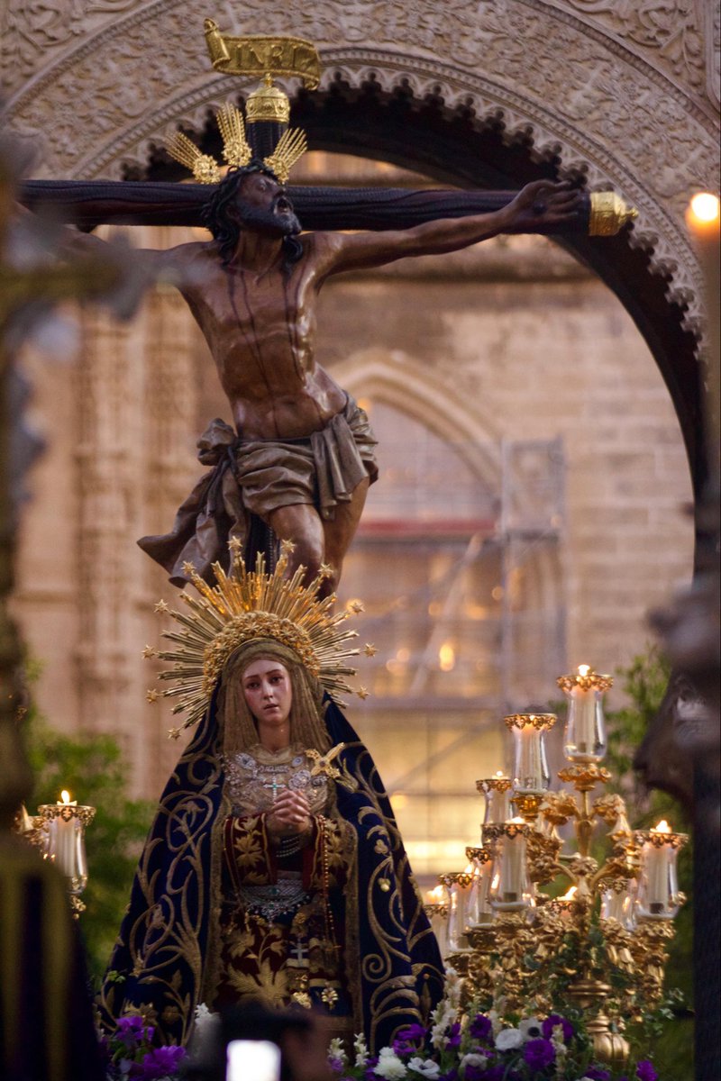 La Puerta del Perdón y la <a href="/Hdad_Museo/">Hermandad del Museo</a> 
📸<a href="/VMEspinosaPons/">Victor M. Espinosa</a>