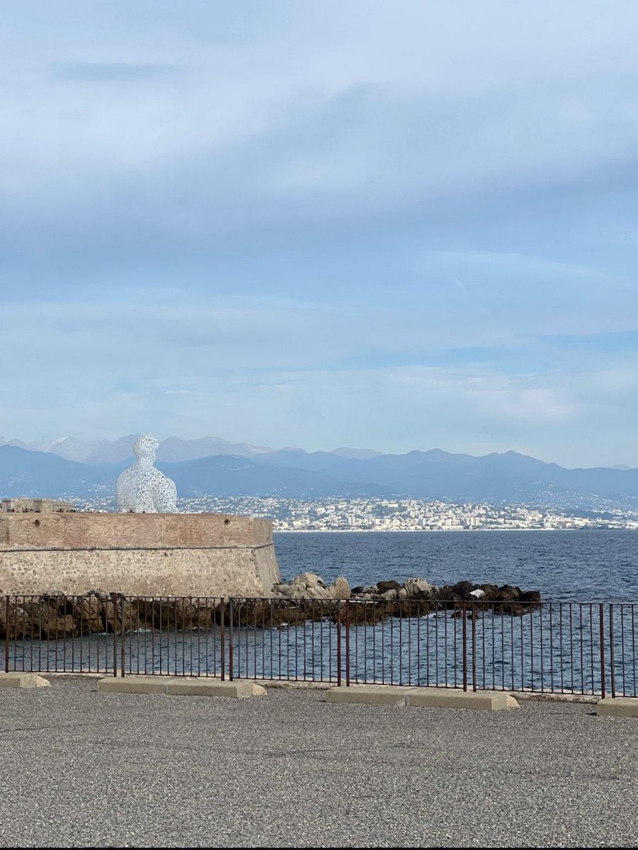 Cotedazurliving's tweet photo. Le Nomade looking out at the alps as winter approaches ❄️ #antibes #cotedazurliving https://t.co/6ltxp773wc