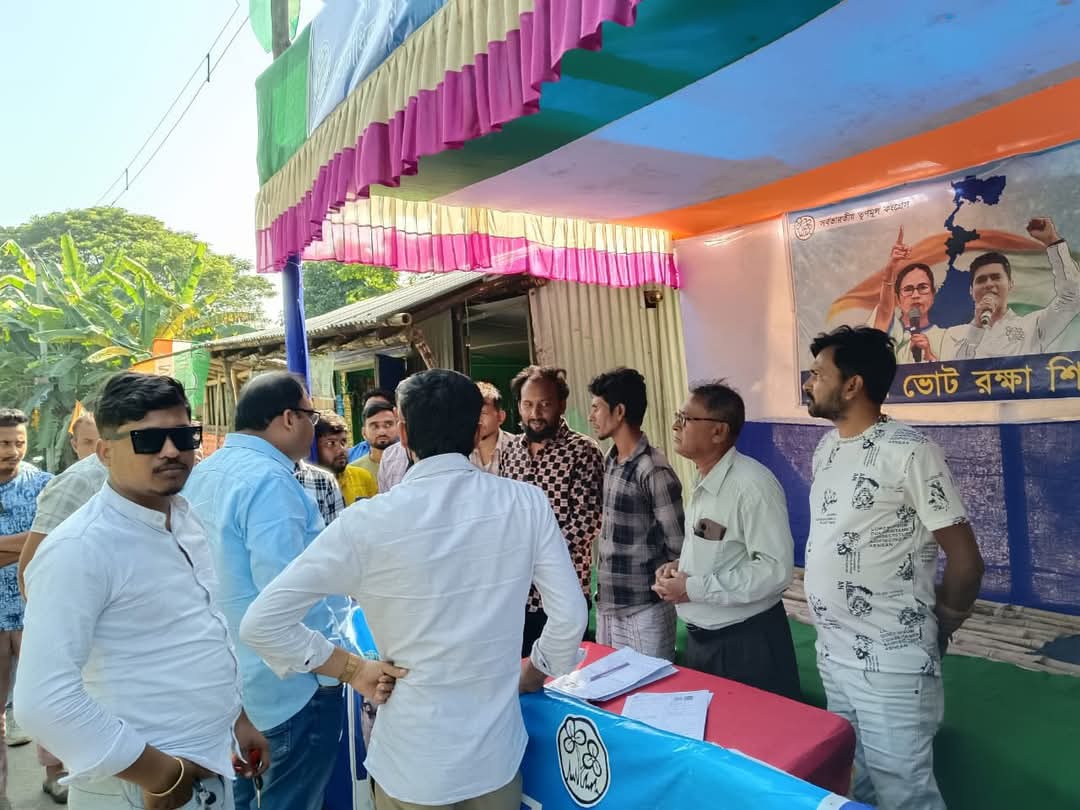 SukantaPaulAITC's tweet image. সর্বভারতীয় তৃণমূল কংগ্রেসের সাধারণ সম্পাদক মাননীয় অভিষেক বন্দ্যোপাধ্যায়ের নির্দেশে বাংলার প্রতিটি বৈধ ভোটারের ভোটাধিকার সুনিশ্চিত করতে আমরা অঙ্গীকারবদ্ধ। সেই লক্ষ্যেই আমতা কেন্দ্রের বিভিন্ন অঞ্চলে চলছে বাংলার ভোট রক্ষা শিবির।
আজ ঝামটিয়া অঞ্চলে আয়োজিত শিবির পরিদর্শন করলাম।