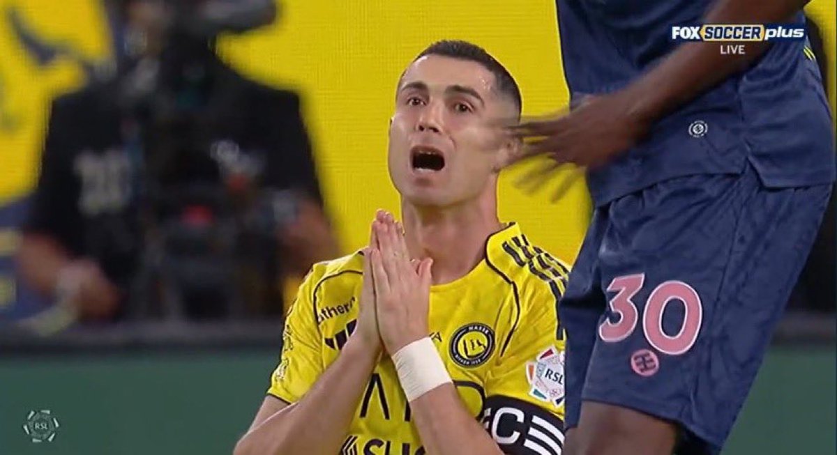 Cristiano Ronaldo now has 7 penalties in his last 14 matches. 

The referees are working overtime to get him to 1000 🔥