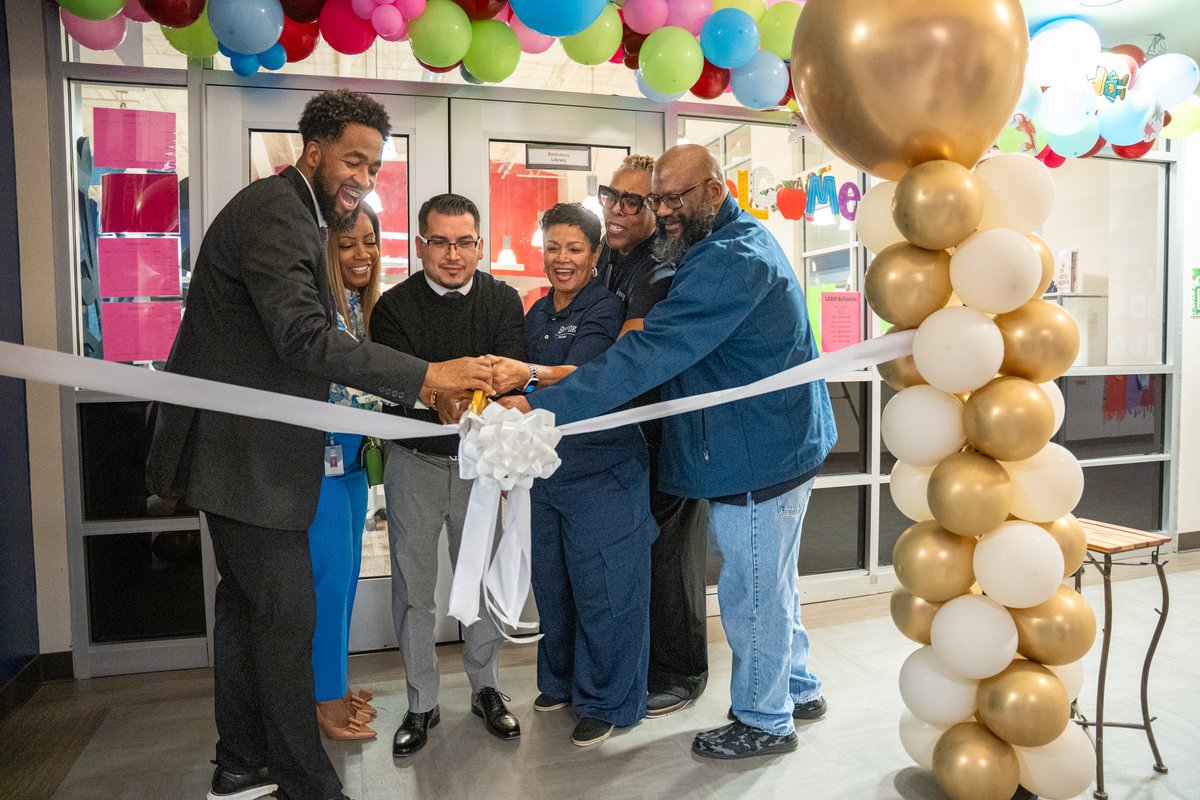 SpringISD's tweet image. ICYMI: Three big wins this week—
• Heritage Elementary: Teacher celebrating her student&apos;s outstanding work.
• Reynolds Elementary: Ribbon cutting = new learning spaces.
• Claughton Middle: Free books via Disney’s Magic of Storytelling! 📚
@SISD_CoA #SpringISD