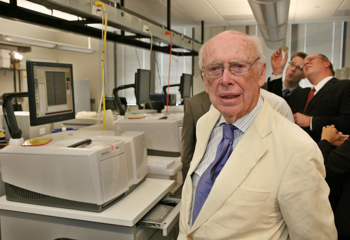 Vishal_kumar_10's tweet photo. The death of the Nobel Prize-winning pioneer of DNA, James Watson, has been announced. He was 97. 

Together with Francis Crick, he identified the double-helix while working in the Cavendish Laboratory @DeptofPhysics in Cambridge

They discovered the secret of life" in Eagle Pub https://t.co/9vGGmXnC1e
