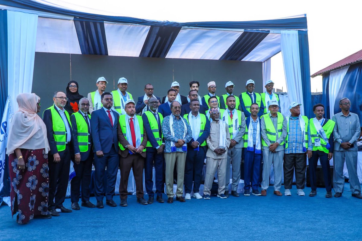 AAGeelqaad's tweet image. Promoting domestic investments and nurturing homegrown enterprises to increate jobs and reduce dependency on imports. #InvestLocal #EconomicGrowth