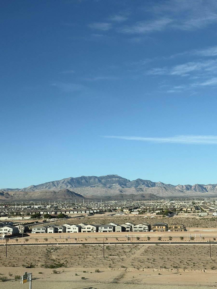 Ran through the desert this morning. It was radical. 🏃🏽‍♂️🏃🏼‍♀️🌵