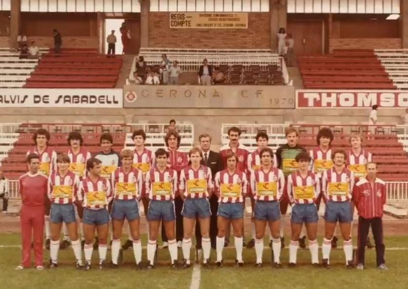 MateosPoch's tweet image. Dol també per la mort de Joan Gelada, que fou entrenador del juvenil del @GironaFC i 2on entrenador del 1er equip, amb Alfons Muñoz al club
Joan Gelada, a Montilivi, i amb la plantilla (1985)
Gelada, al fons de la foto, amb Alfons Muñoz, Jordi Geli, Luis Costa i Pepín Lara

ACS🕯️