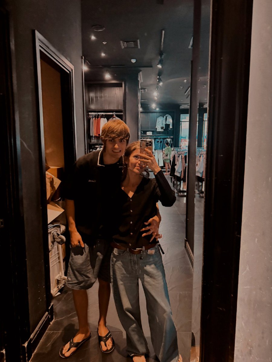 my type is clowns. 🫣