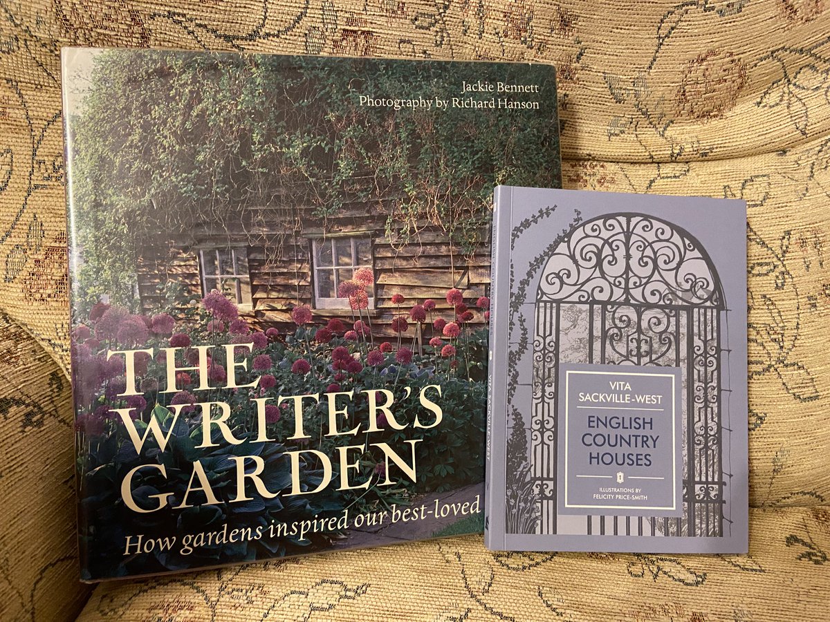 Spotted this second-hand bookshop in Stroud so obviously it had to be investigated 👀📚 Books were bought! Incredibly, The Writers’ Garden was only £1 and it’s gorgeous! 😊 #books #bookbargains #BookTwitter