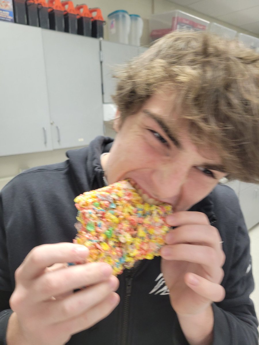 Anderson_FCS's tweet image. Fruity Pebble treats were a way bigger hit than I expected.  #CookingClass #SweetTreat #AHSisFamily