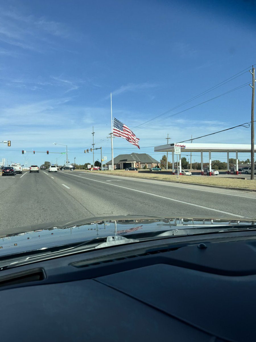 Team Sacchieri divided up today to honor our Veterans. Ray and the twins paraded in Blanchard, Huck and I went to Duncan to participate in their parade. 
Thankful that our small towns still dedicate the time and effort to celebrate and honor our Vets. More events next Tuesday! 🇺🇸