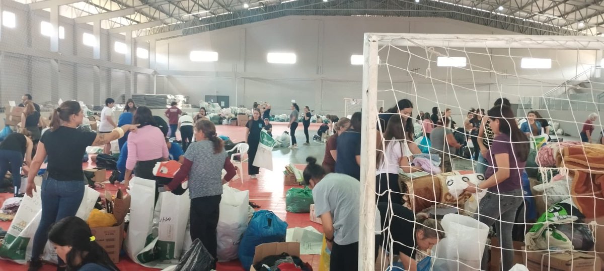 #Nota O CMS informa que a 15ª Brigada de Infantaria
Mecanizada emprega, desde o começo da manhã deste sábado, meios e pessoal em apoio às ações da Defesa Civil para o município de Rio Bonito do Iguaçu/PR, demonstrando sua prontidão e compromisso com a
sociedade <a href="/exercitooficial/">Exército Brasileiro 🇧🇷</a>