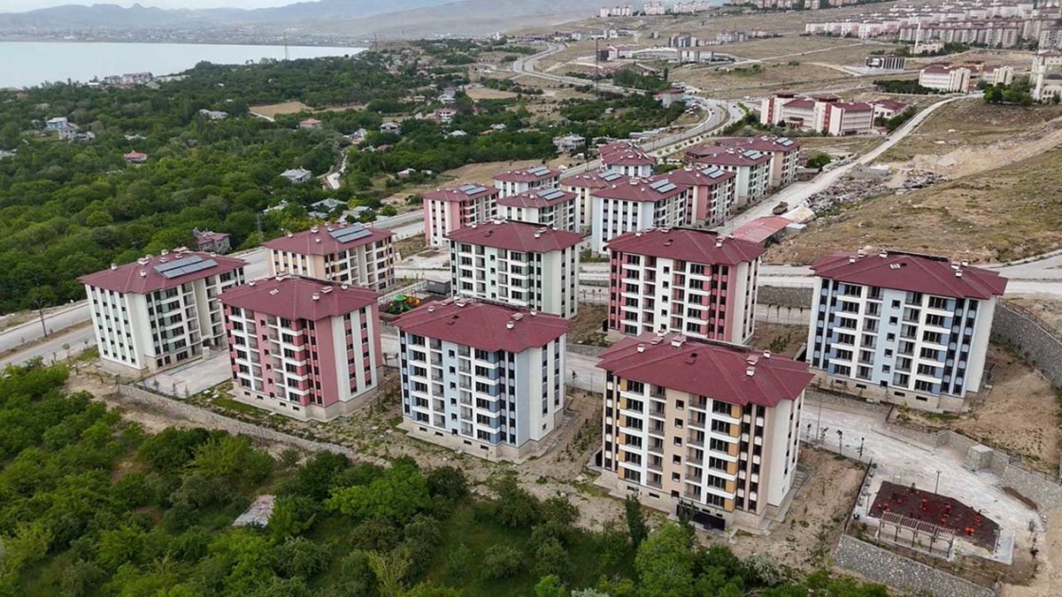 Van’da TOKİ Konutları Hangi İlçelere Yapılacak?

Van’a yapılacak olan TOKİ konutlarının hangi ilçelere yapılacağı belli oldu. Sosyal Konut Projesi kapsamında Van’a toplam 6 bin 803 konut inşa edilecek.urartuhaber.com/vanda-toki-kon…