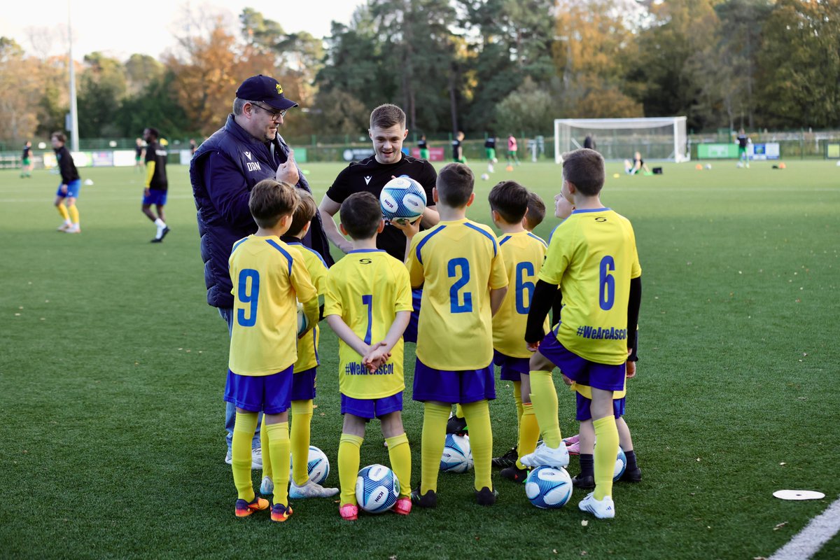 AscotUnitedFC's tweet image. A great day down at the club today! 

A massive thank you to all those that visited the Racecourse Ground 💛💙

#WeAreAscot
#UpTheYellas