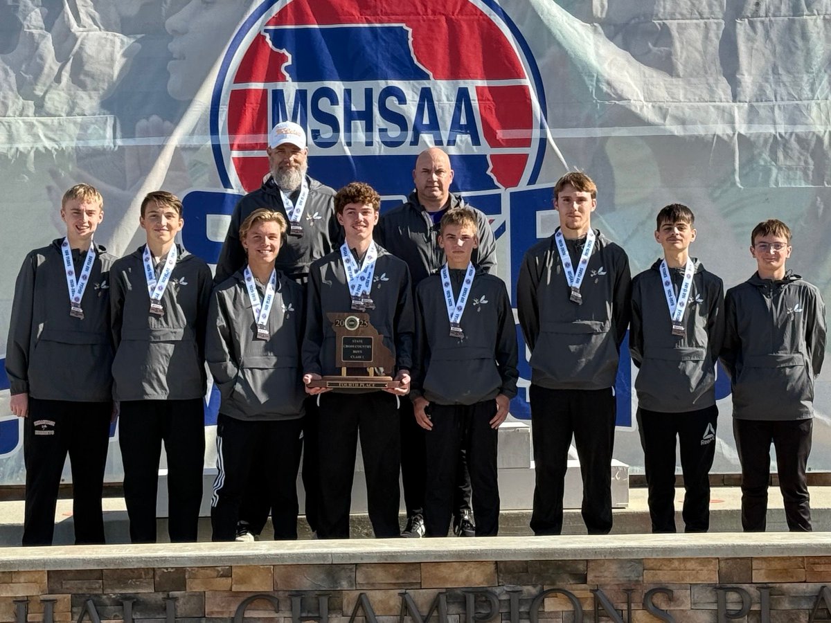 HermitageSchool's tweet image. The legacy continues!! Our xc tm was on the stage as the C1 4th Pl State Tm!!  11th time for our 21-yr-old program. 6 of 7 runners PR'd!! What an accomplishment! Congrats to All-Stater: sr Levi George in 15th. 🏆🏅🏃‍♂️💜💛 #TeamEffort #HornetPride #WeAreHermitage #TimelessTradition