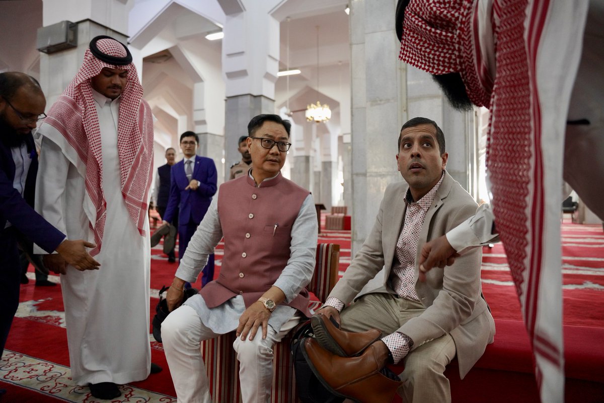 KirenRijiju's tweet image. Stepped into the sacred Masjid Abd Allah ibn al-Abbas in Taif, KSA, a landmark of faith, scholarship &amp;amp; history, often visited by Umrah pilgrims including from India.

Named after Abdullah ibn Abbas, cousin of Prophet Muhammad &amp;amp; a revered Islamic scholar laid to rest here, the…