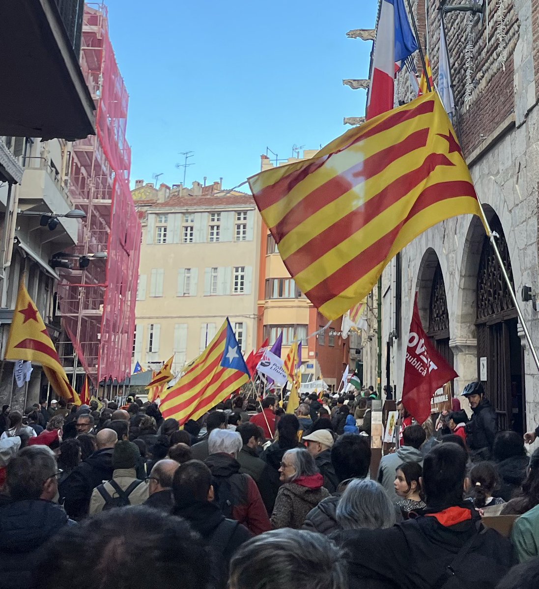 Esborrem el Tractat dels Pirineus!