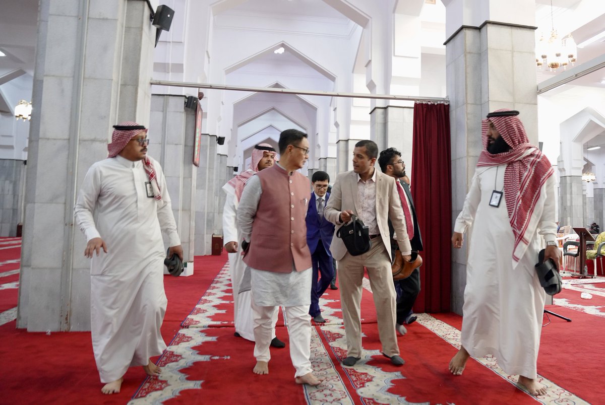 KirenRijiju's tweet image. Stepped into the sacred Masjid Abd Allah ibn al-Abbas in Taif, KSA, a landmark of faith, scholarship &amp;amp; history, often visited by Umrah pilgrims including from India.

Named after Abdullah ibn Abbas, cousin of Prophet Muhammad &amp;amp; a revered Islamic scholar laid to rest here, the…