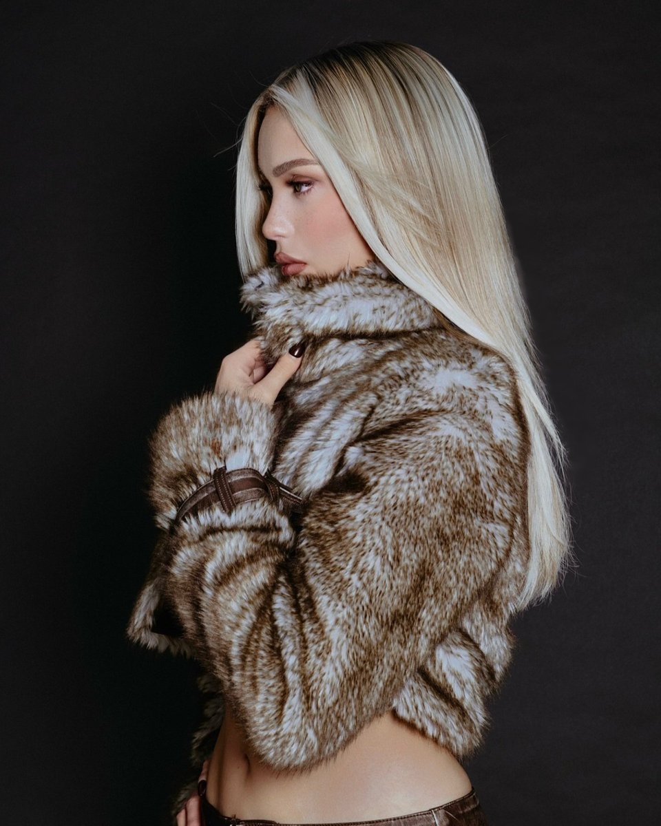 ︎

︎
︎

         ︎“𝑺𝒌𝒊𝒏 𝒕𝒐 𝒔𝒌𝒊𝒏, 𝒆𝒗𝒆𝒏 𝒕𝒉𝒆 𝒄𝒐𝒍𝒅 𝒎𝒆𝒍𝒕𝒔.” 
︎ ︎
︎