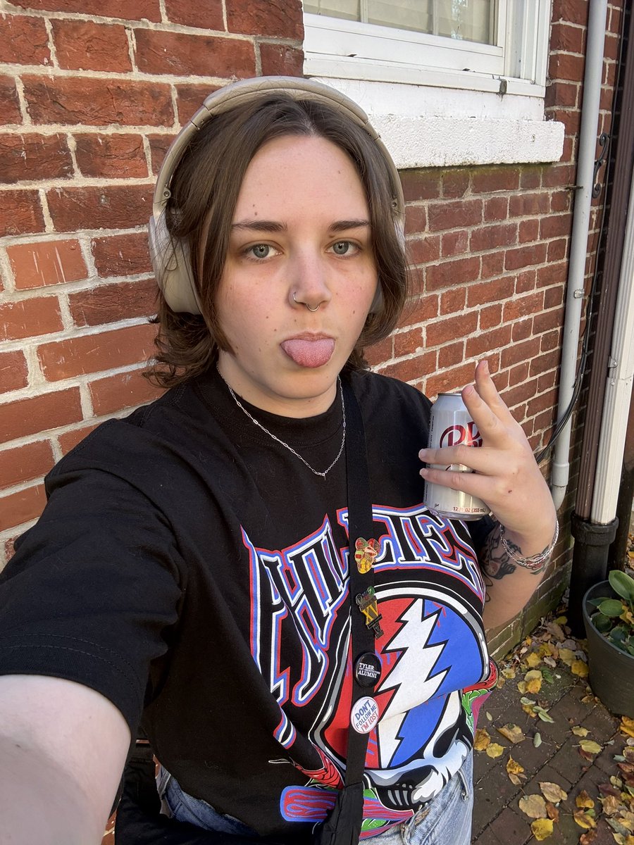 I know we are supposed to be mad at the Phillies rn but this shirt I got is too sick