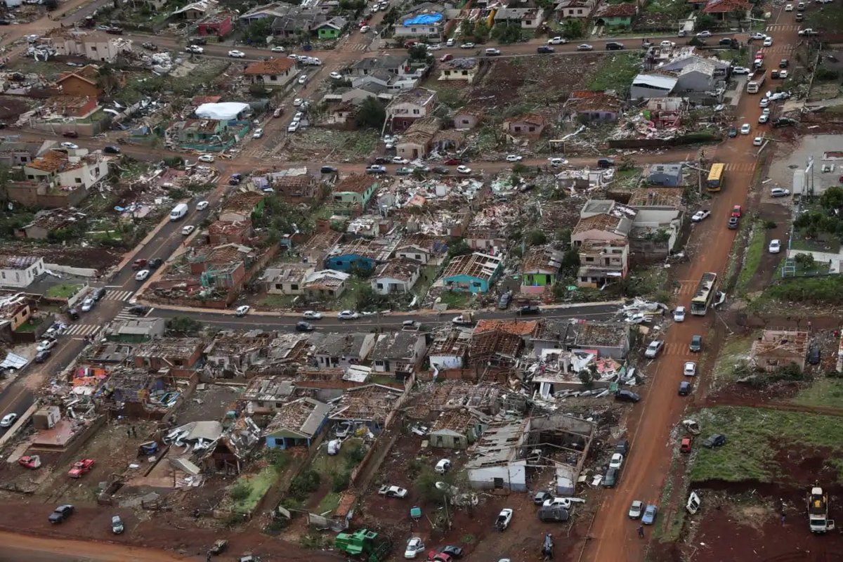 Solidariedade ao povo do Paraná! ❤️ O tornado que atingiu o estado foi classificado como EF3, com ventos acima de 200 km/h.

Famílias perderam casas, meios de vida e estão precisando de apoio. Toda força aos municípios afetados, que recebam o cuidado e a assistência que merecem!
