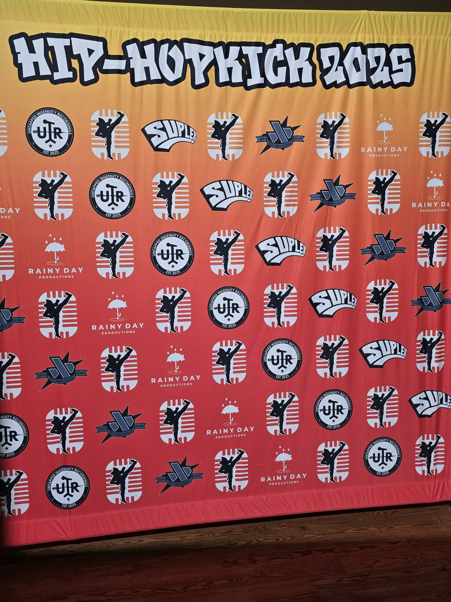 Live at Hip Hop Kick come tune in! 

twitch.tv/rainydayproduc…