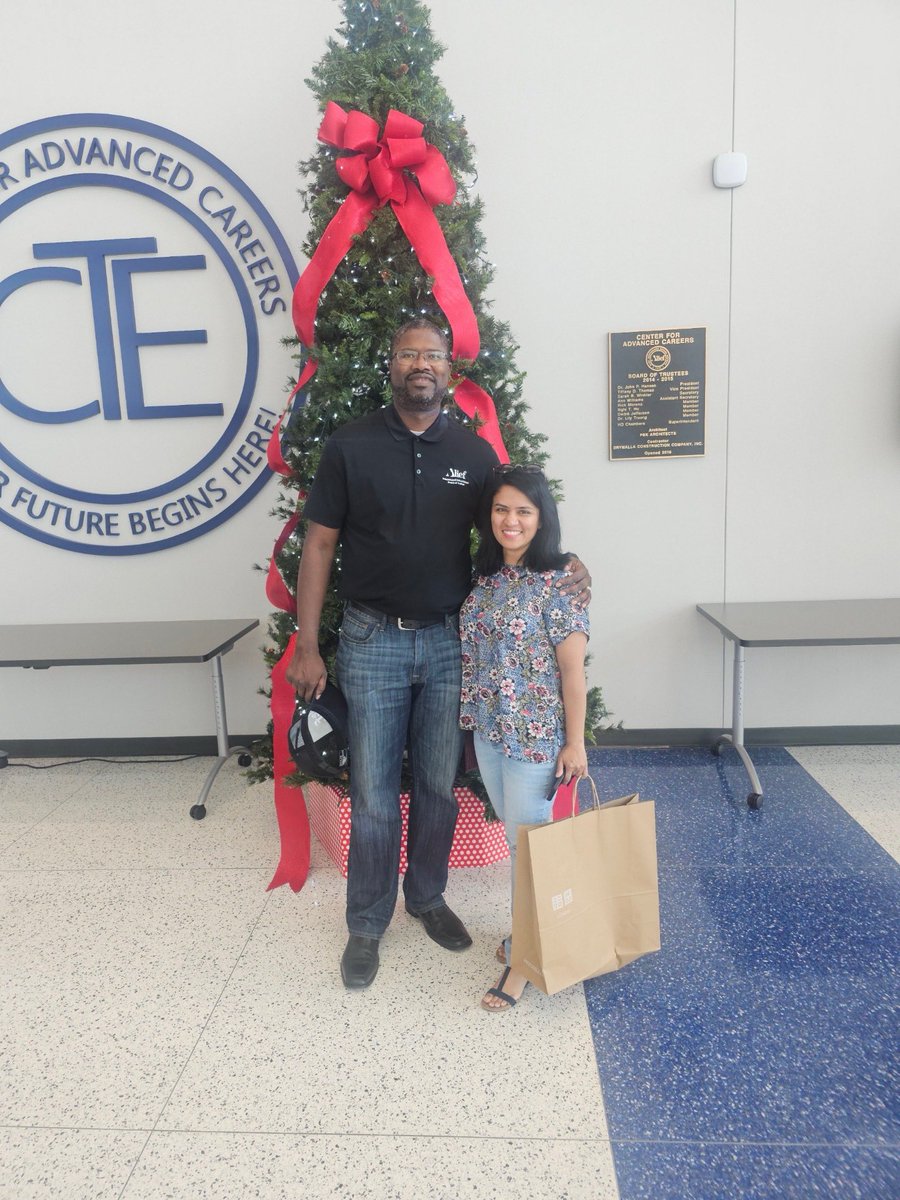 Come support our <a href="/ENGCArtClub/">ENGCArtClub</a>!
They have some truly beautiful handmade pieces on display at the Holiday Market.  Stop by and check out all the creativity on display! And look who I ran into  — my friends from <a href="/ElsikNGCRams/">Elsik Ninth Grade Center</a>, <a href="/ElsikHighSchool/">Elsik High School</a>, and <a href="/anthonymays5/">Dr. A. Mays</a>  <a href="/AliefISD/">Alief ISD</a>