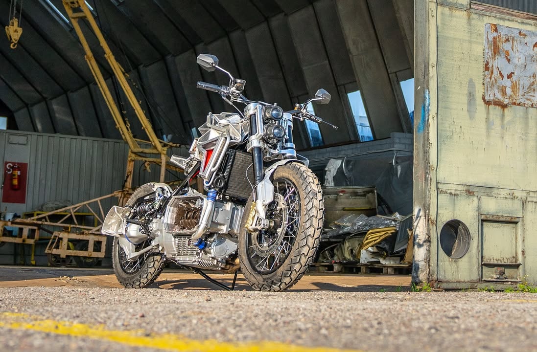 CafeRacrsReturn's tweet photo. Built by Lithuanian-born motorcycle addict Vytautas Alekna, this mind-bending BMW K1100LT is a custom creation that defies definition.
Learn more about this custom bike here: https://t.co/sbtIoC7bzU
📸 @baidykle2
#custombike #customcreation #motorcycle #bmw #custom #needforspeed https://t.co/sVO8TxMYjo