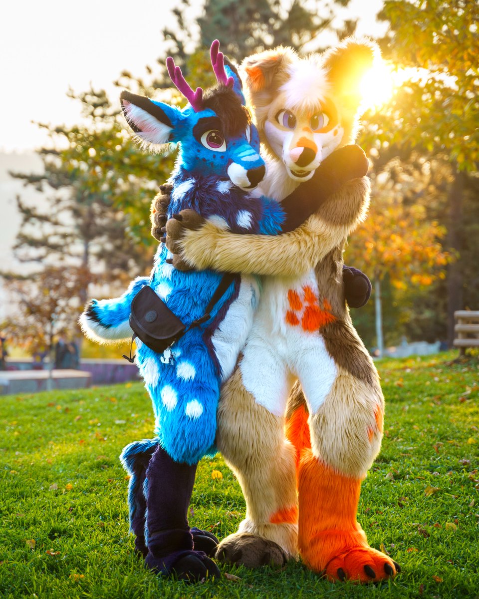 Oh my deer - What a precious experience today has been! 🥰

Hundreds of us descended upon Letná Park for the annual Fursuit Halloween event, and look who I caught in the crowd! 😋

Can’t wait to share more pics soon! 😁
✨🦌<a href="/SaphiBleats/">Saphi Bleats 💕</a>