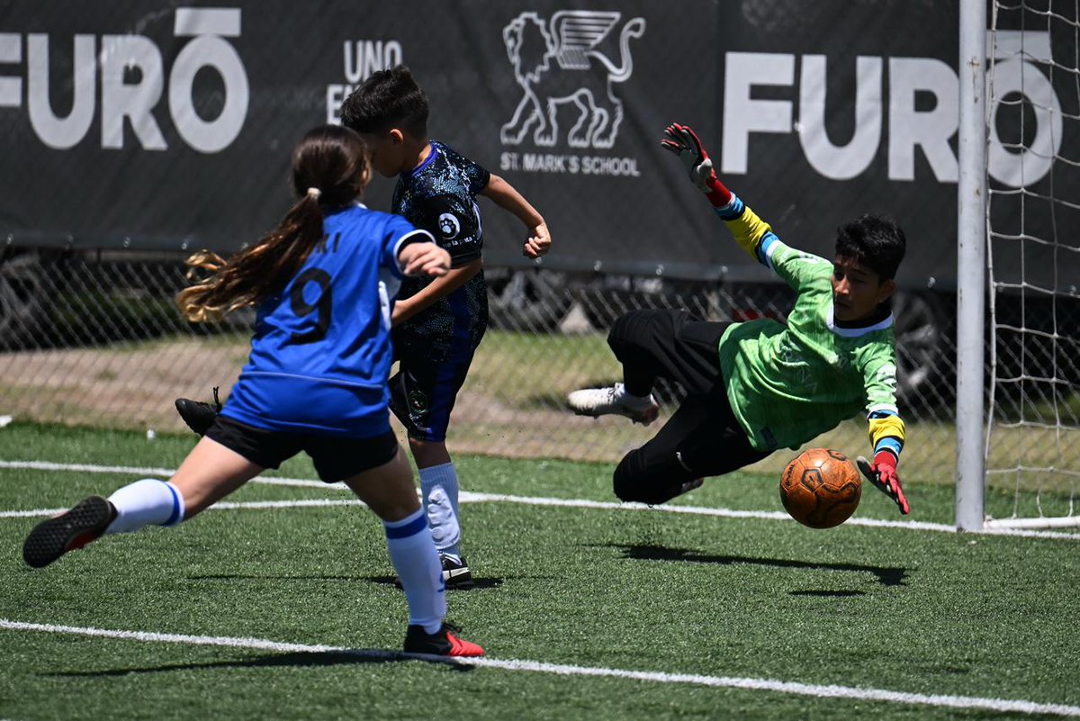 Vengo a poner estas fotos aquí porque estoy muy orgullosa de mi niño el arquero (que también es buenísimo planchando 😌)