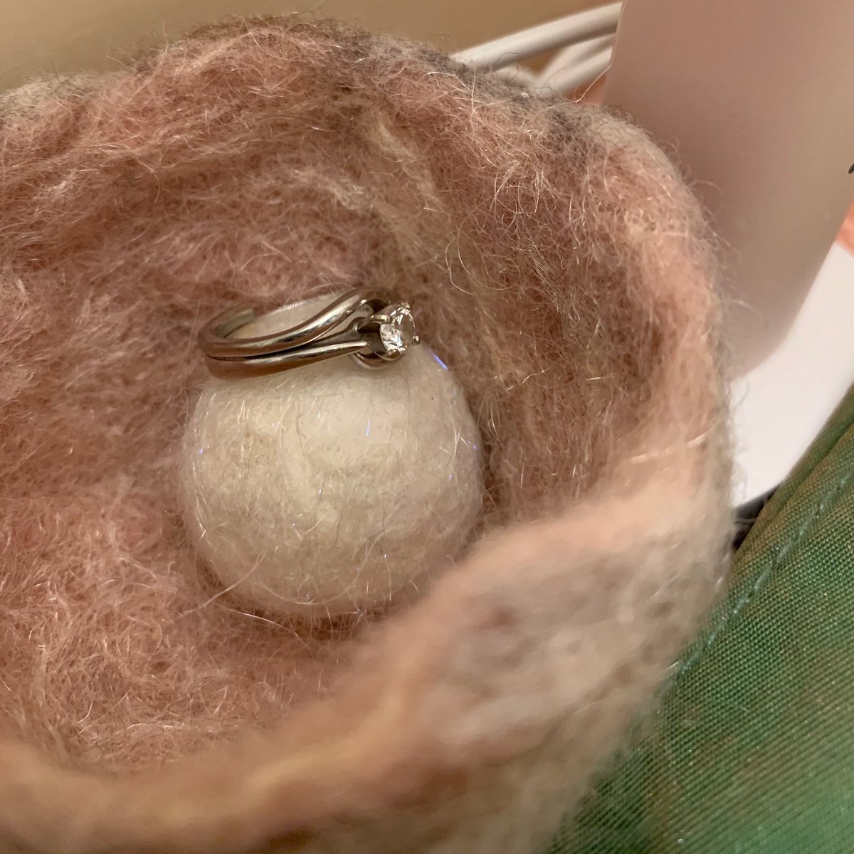 Oyster Shell with Pearl Bowl! Felting Tutorials are live on SnowflakeForest Felting YouTube Channel, Happy Felting🌬️🧜🏼‍♀️🌊🤍 youtube.com/@snowflakefore…