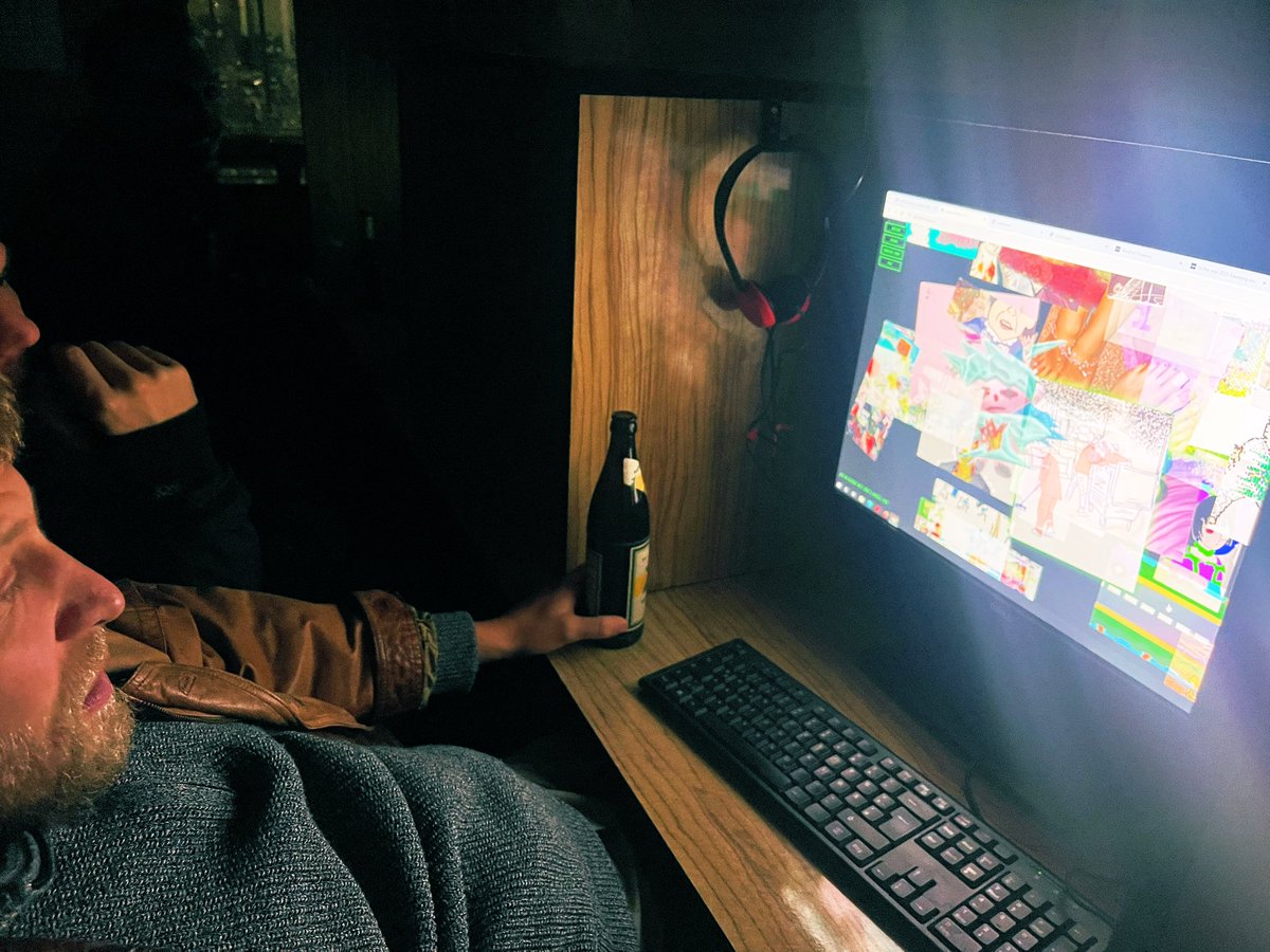 kikanicolela's tweet image. The exhibition at the internet cafe - Browser Views - is the coolest experience ever. Very Berlin 🤙🏼😎

 #AOTB