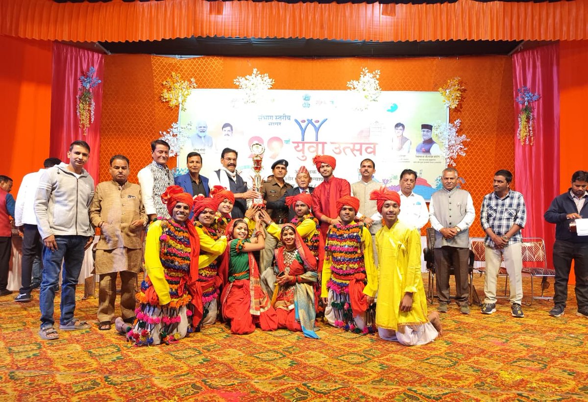 sagarjdjs's tweet image. ➡️ संभाग स्तरीय युवा उत्सव 2025 का आयोजन रविन्द्र भवन हॉल में हुआ संपन्न।

@CMMadhyaPradesh @DrMohanYadav51 @JansamparkMP #JansamparkMP #sagar