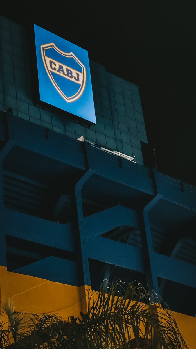 Locura de fotos de la Bombonera de noche. 

📷 <a href="/nahuyako/">Nahuel.</a>