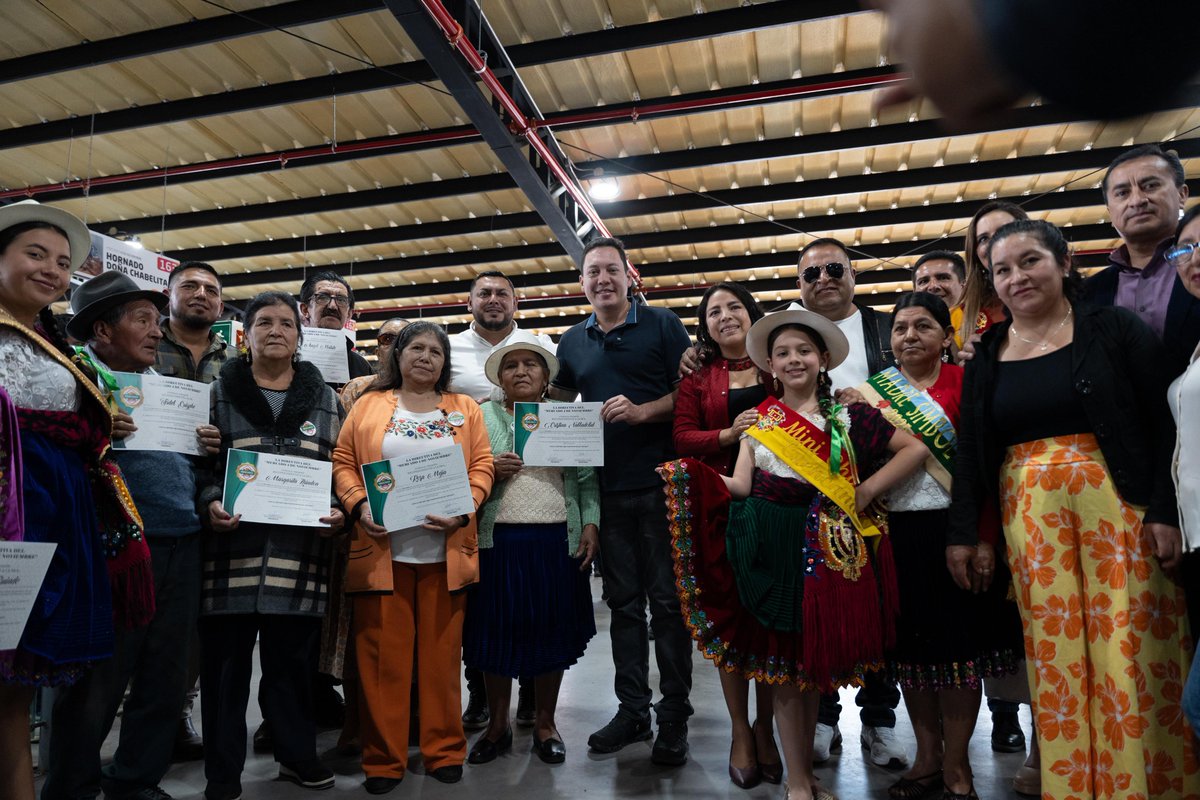 czamoramatute's tweet image. ¿Conoces el Mercado 4 de Noviembre? 🛍️
Ya cumple dos años en #Ricaurte.

Desde aquí, 287 comerciantes escriben su historia cada día. Cumplimos con su pedido: las líneas de bus ya pasan por el mercado y ahora cuentan con cámaras de seguridad con audio, para que todos, toditos,