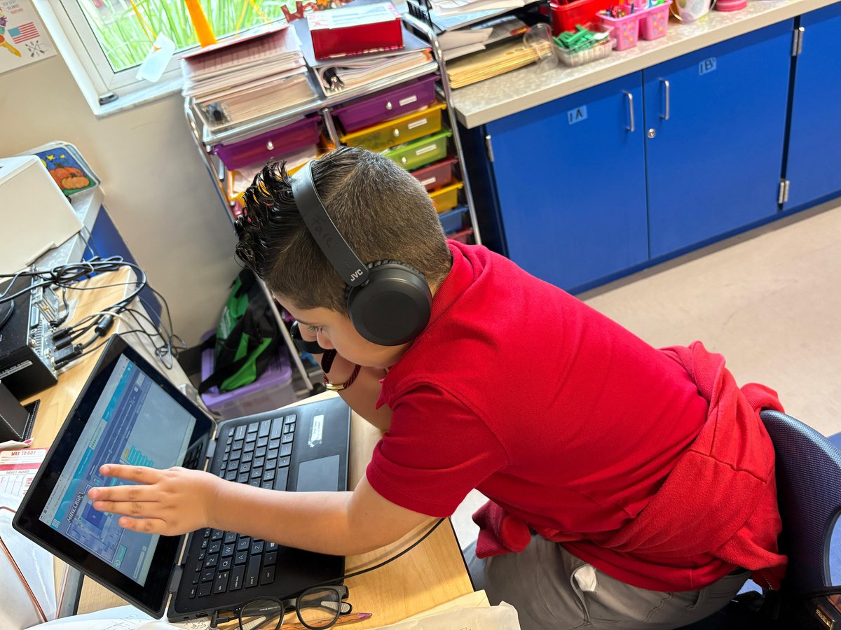 BenSheppardES's tweet image. 🚀 Future in the Making!
Our brilliant 2nd graders are coding animations, games, and apps through Code.org building creativity, logic, and tech skills that power tomorrow’s breakthroughs. Fridays are for innovation! 💻🔬 #2ndGradeCoders #STEMStars #CodeTheFuture