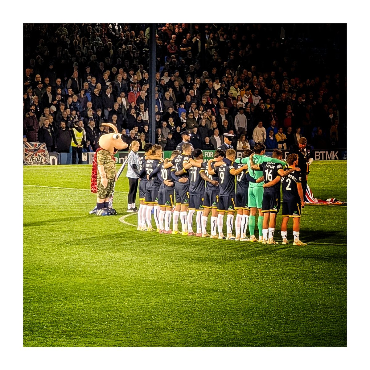 Half time at Roots Hall.

<a href="/SUFCRootsHall/">Southend United FC</a> 1
<a href="/officialcufc/">Carlisle United</a> 2