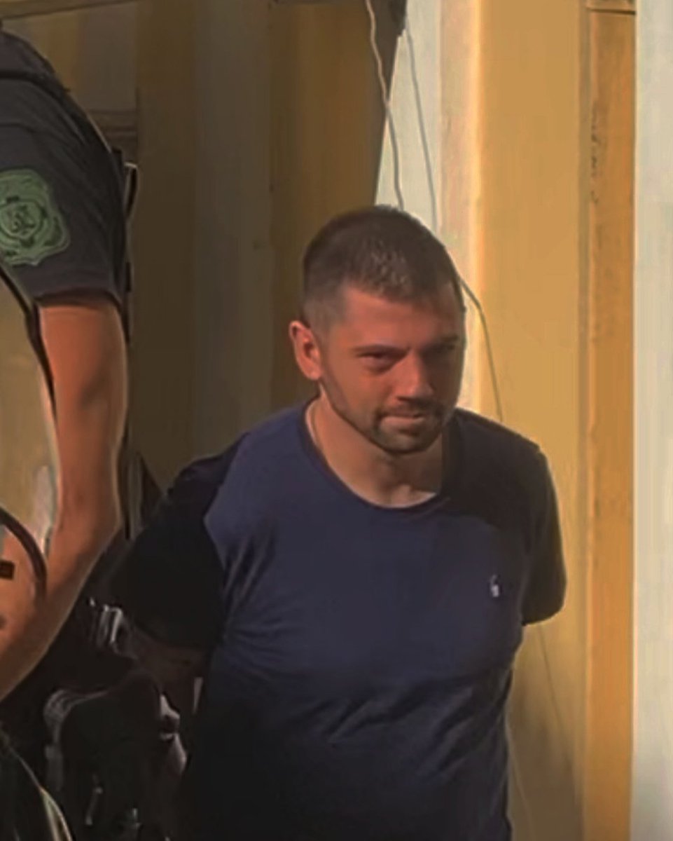 Το συμβούλιο πλημμελειοδικών παρατείνει την κράτηση του Νίκου Ρωμανού, για άλλους έξι μήνες, παρά την αντίθετη εισαγγελική πρόταση για 
Κράτα γερά, μέχρι τη λευτεριά, Νικο.. 
#Με_τον_Ρωμανο #GreekFascistState