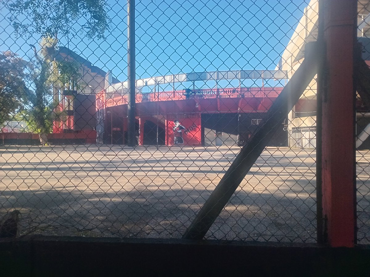 Esta mañana en casa para inscribir y retirar el kid para maraton y viendo el único  D10S !!!