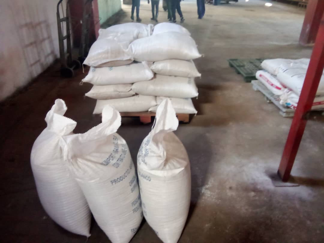 rlicea_mojena's tweet photo. Comienzan a dar frutos las inversiones del arroz, se producen en la industria, las primeras toneladas para el consumo de la población, lejos de las potencialidades del territorio, pero convencidos que vamos por el camino correcto #IslaDeLaJuventud #SentirPinero #100AñosConFidel https://t.co/yDrup8ESVW