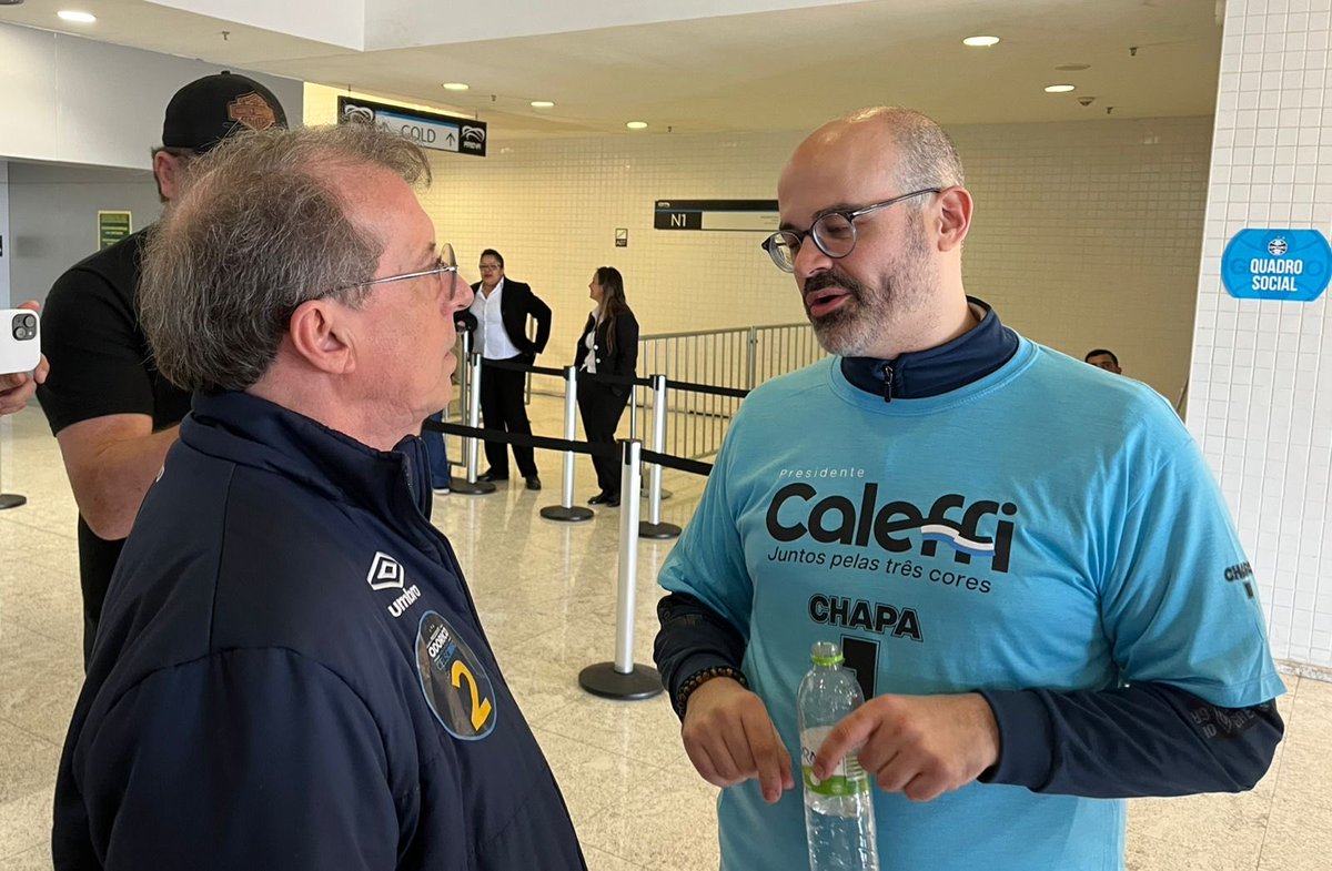Odorico Roman e Paulo Caleffi presentes na Arena do Grêmio para acompanhar o resultado da eleição presidencial. A votação se encerra às 17h.
<a href="/itatiaiaesporte/">Itatiaia Esporte</a>