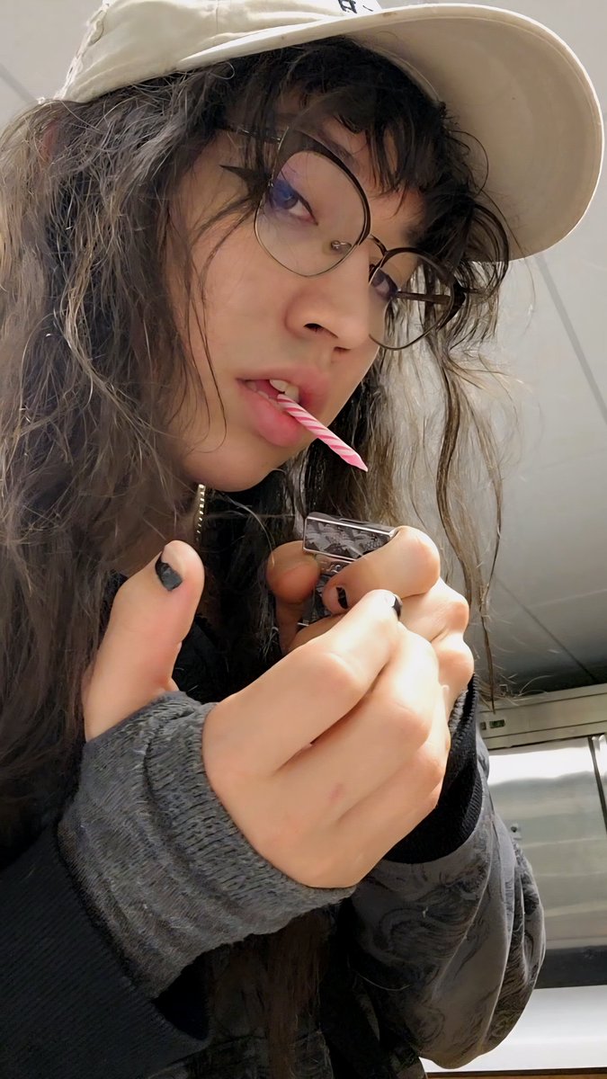 S3raphim_zip's tweet image. need a light?