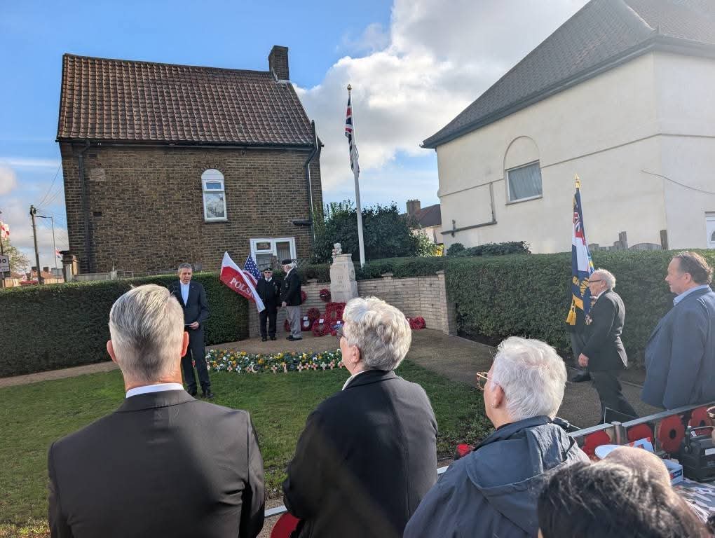Village ward councillors attended the Remembrance Service at the  Heathway memorial this morning to pay our respects to those who made the ultimate sacrifice for our freedom. 

We remember them
#lestweforget