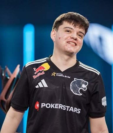 PedruB_'s tweet image. Até onde vai a idolatria? 🤔 No Brasil, 19.736 bebês👶🍼 foram registradas com o nome Molodoy em homenagem ao astro cazaque 🇰🇿.