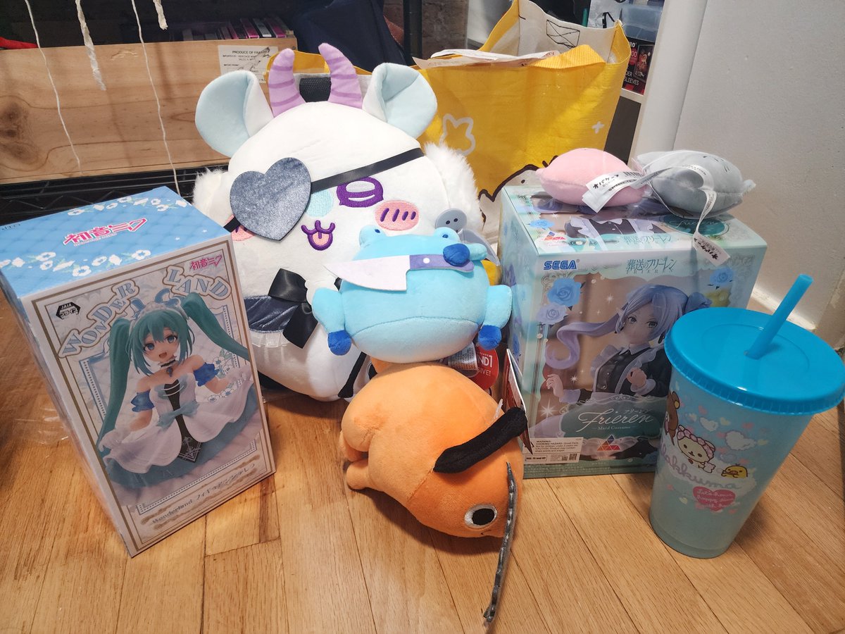Kuma_inuu's tweet photo. Gotta new job recently (yippe) so been hella busy. But here's my round 1 haul 😛😛 https://t.co/ObQwhfuMNA