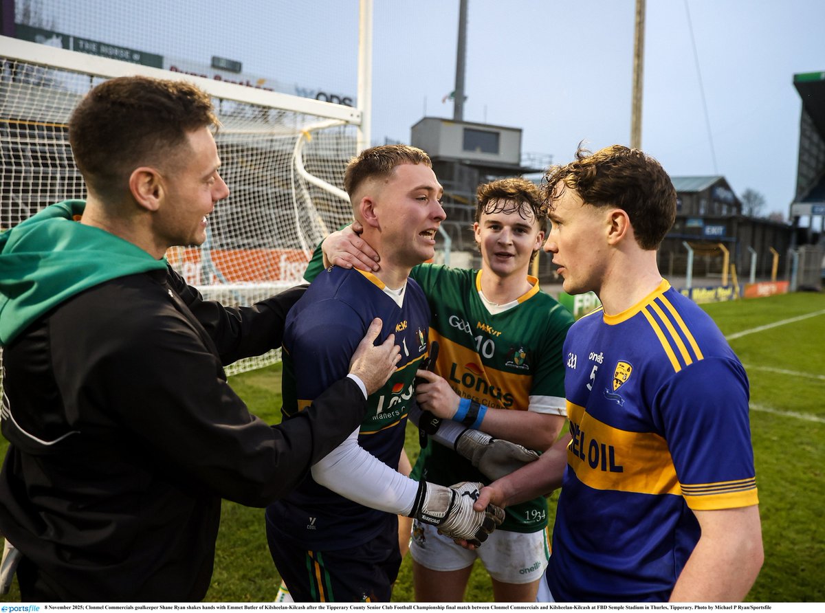 Clonmel Commercials' goalkeeper Shane Ryan shakes hands with Emmet Butler of Kilsheelan-Kilcash.

Shane helped Clonmel to the Tipperary SFC title just weeks after the death of his father, Premier County manager Philly Ryan.

rte.ie/sport/football…