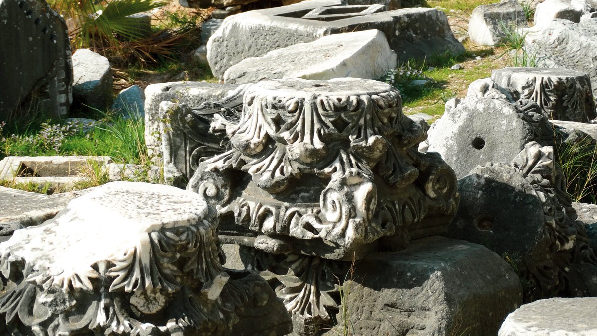 hzazoi's tweet image. Silent witnesses of time…
Column capitals that once carried the grandeur of an era now speak again through stone and light.
#ArchitecturePhotography #AncientRuins #Perspektarch #CulturalHeritage #Archaeology