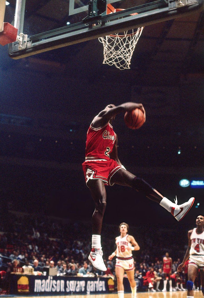 (1984) 41 years ago, today.

MJ dropped 33/8/5/3/2 in his MSG debut, with one of the most iconic cradle dunks of all time.
