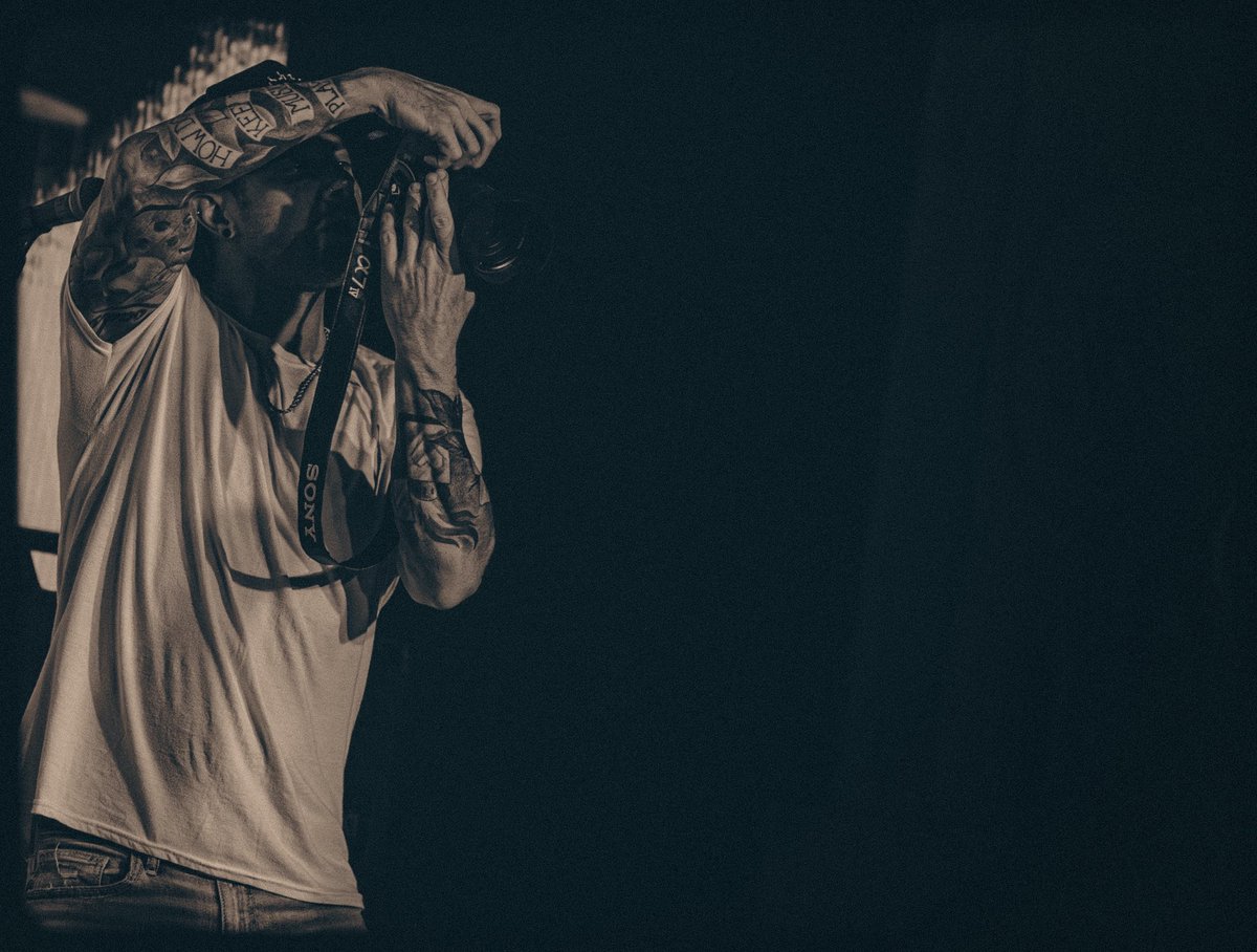 I’m not always dancing and lip syncing on the other side of this camera. Tonight, I’m zooming in on Mark Stults midwestern guitar fingers 🔥 🎸  #countryartist #livemusic #nashville #tour